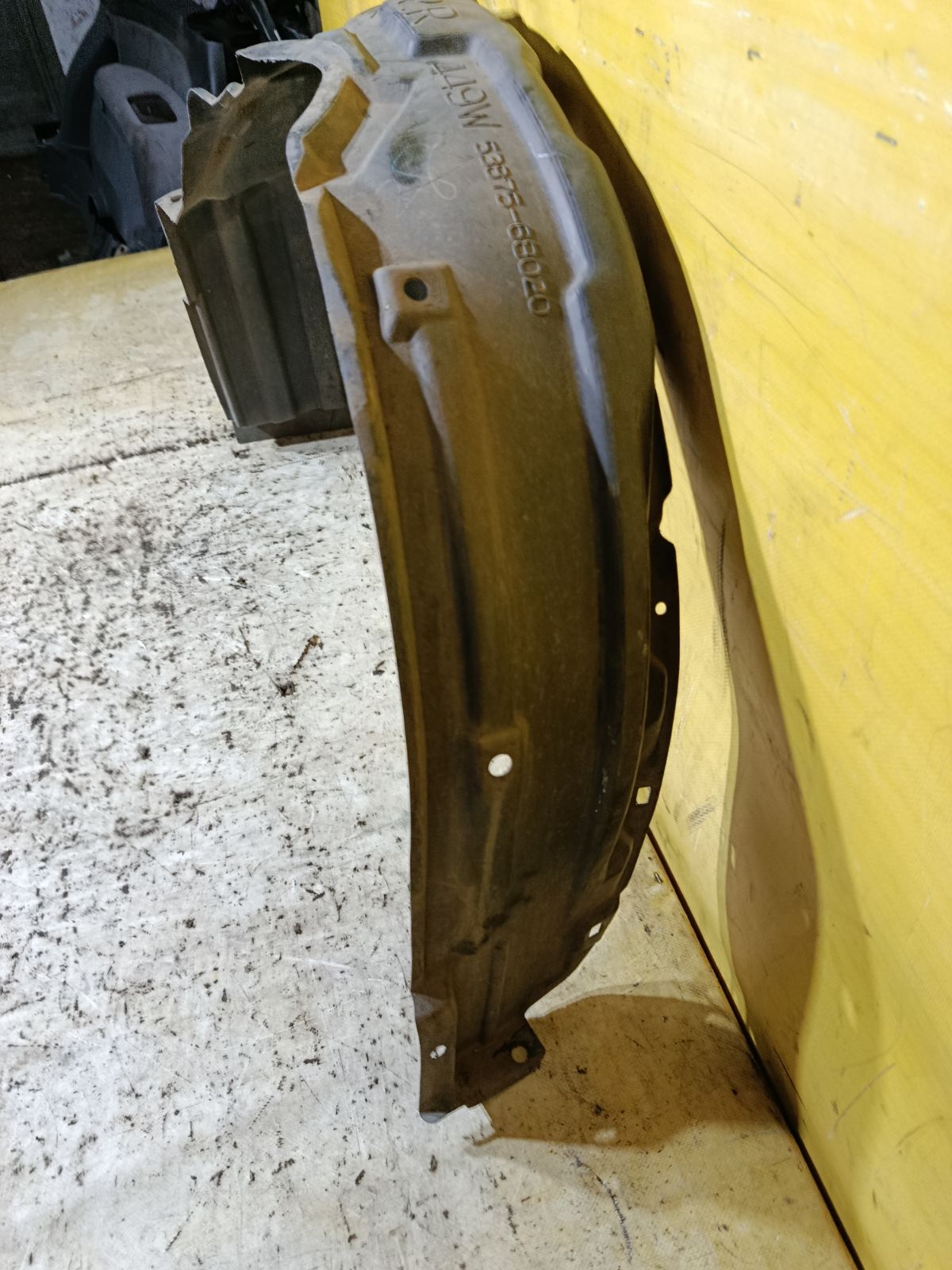 Подкрылок 53875-68020 на Toyota Wish ZGE20G 2ZR-FAE Фото 3