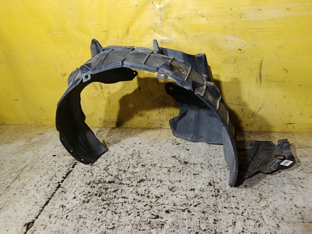 Подкрылок 212630, 2711FP1, 2711FP1T, 63840-1U600, 63840-8Y20A, 63840-9U000, 63840-9U20A, 63840-9U20B, 638401U600, 638429U000, 8400-618, 915.NS11115R, 974592, DS11174AR, DT501016L0R00, FP 5013 388, NNNOT06-300-R, NNNOT06300R, NNNOT06301R, PDS11174AR, ST-DTE1-016L-1 на Nissan Note E11 HR15DE Фото 1