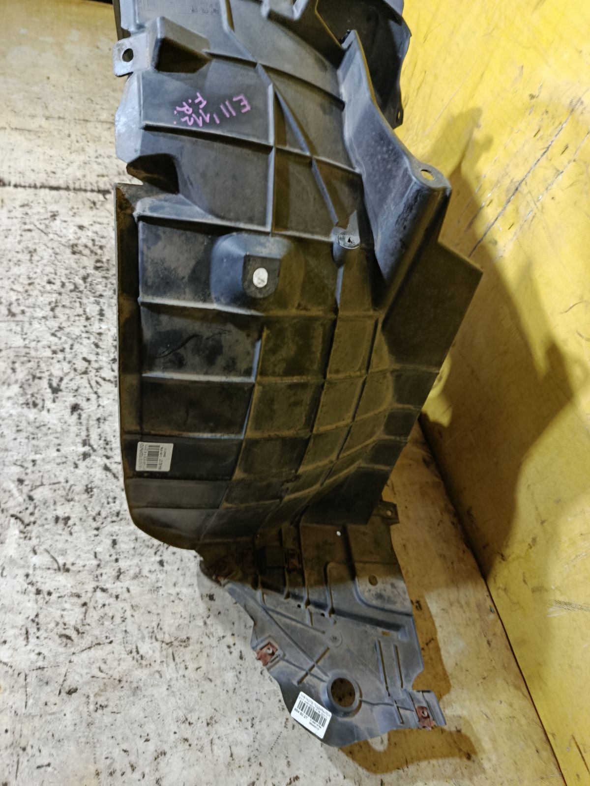 Подкрылок 212630, 2711FP1, 2711FP1T, 63840-1U600, 63840-8Y20A, 63840-9U000, 63840-9U20A, 63840-9U20B, 638401U600, 638429U000, 8400-618, 915.NS11115R, 974592, DS11174AR, DT501016L0R00, FP 5013 388, NNNOT06-300-R, NNNOT06300R, NNNOT06301R, PDS11174AR, ST-DTE1-016L-1 на Nissan Note E11 HR15DE Фото 2