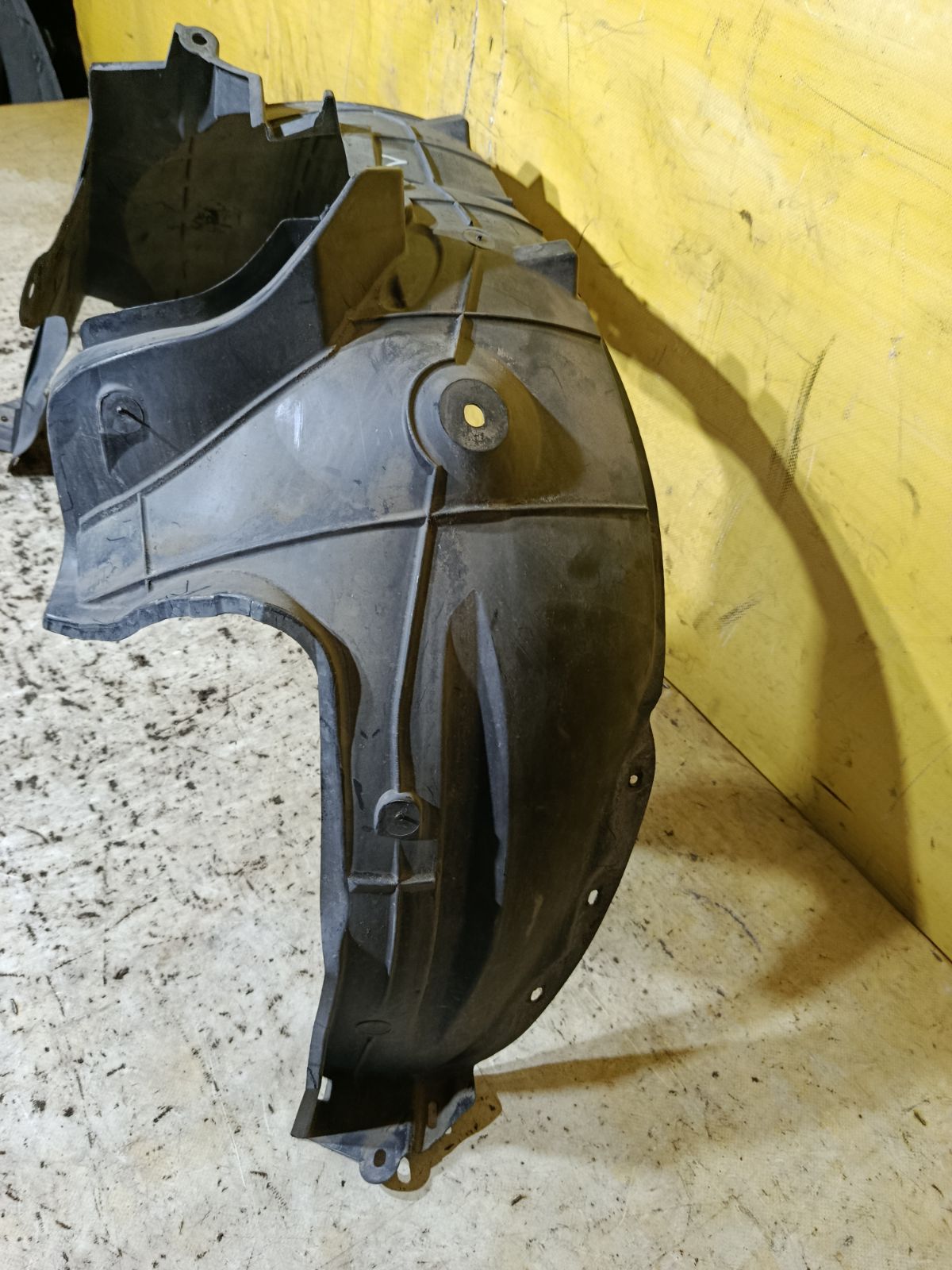 Подкрылок 212630, 2711FP1, 2711FP1T, 63840-1U600, 63840-8Y20A, 63840-9U000, 63840-9U20A, 63840-9U20B, 638401U600, 638429U000, 8400-618, 915.NS11115R, 974592, DS11174AR, DT501016L0R00, FP 5013 388, NNNOT06-300-R, NNNOT06300R, NNNOT06301R, PDS11174AR, ST-DTE1-016L-1 на Nissan Note E11 HR15DE Фото 3