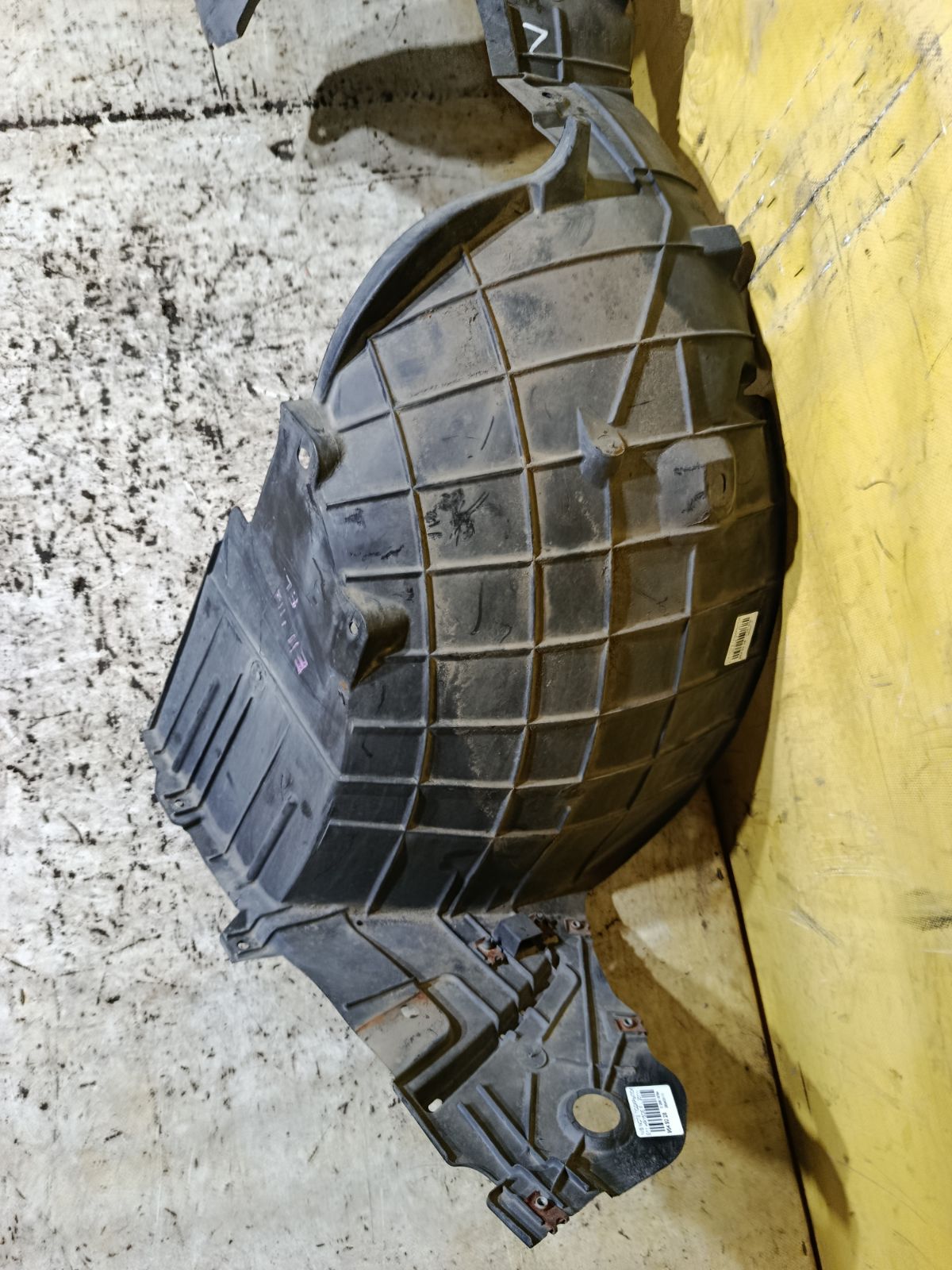 Подкрылок 212629, 2711FL-1B, 2711FL1, 2711FL1T, 63841-9U20A, 63841-9U20B, 63843-9U000, 915.NS11115L, 974591, DS11174AL, IK-1217, ST-DTE1-016L-2 на Nissan Note E11 HR15DE Фото 2