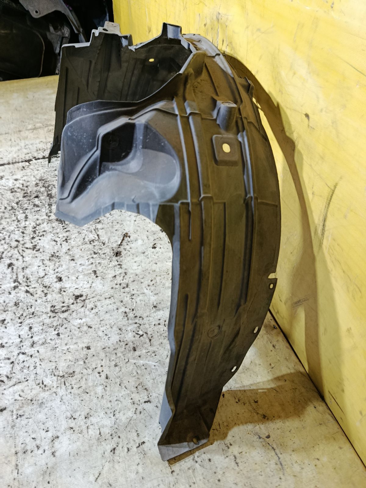 Подкрылок 63842-3U010 на Nissan Cube BGZ11 CR14DE Фото 2