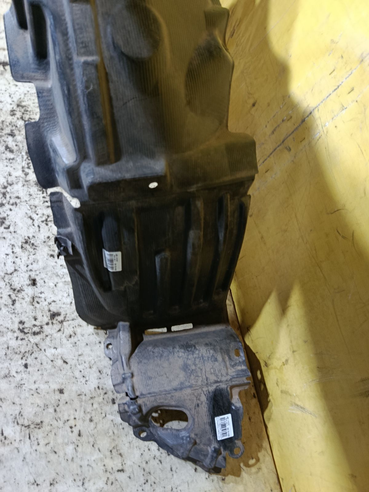 Подкрылок 53875-28150 на Toyota Noah AZR60G 1AZ-FSE Фото 3