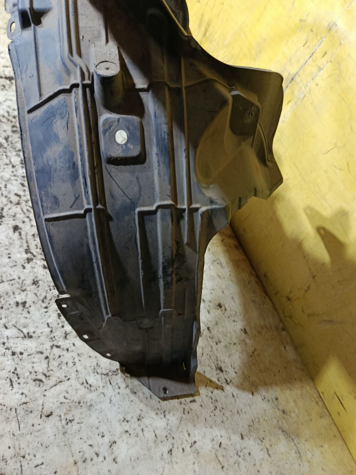 Подкрылок 63843-3U000 на Nissan Cube BZ11 CR14DE Фото 4