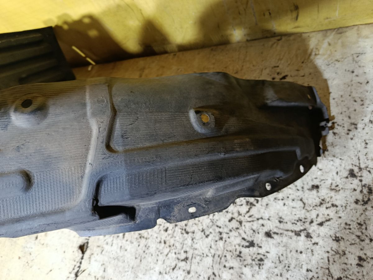 Подкрылок 53876-28190 на Toyota Noah AZR60G 1AZ-FSE Фото 3