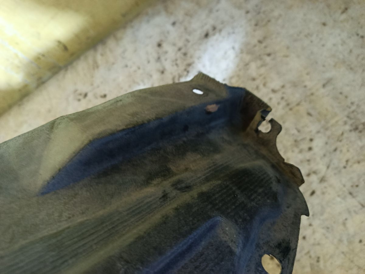 Подкрылок 53876-28190 на Toyota Noah AZR60G 1AZ-FSE Фото 4