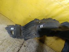 Подкрылок 53876-28190 на Toyota Noah AZR60G 1AZ-FSE Фото 2