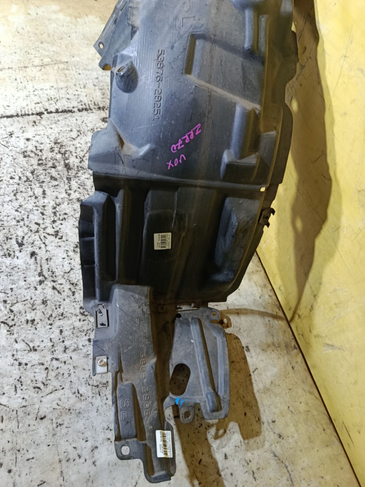 Подкрылок 53876-28251 на Toyota Voxy ZRR70G 3ZR-FAE Фото 2