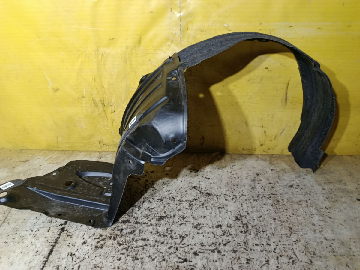 Подкрылок 53845-V1020 на Toyota Voxy MZRA90W Фото 4