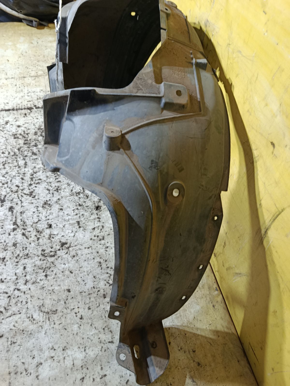 Подкрылок 63840-1VA0A на Nissan Serena C26 MR20DD Фото 2