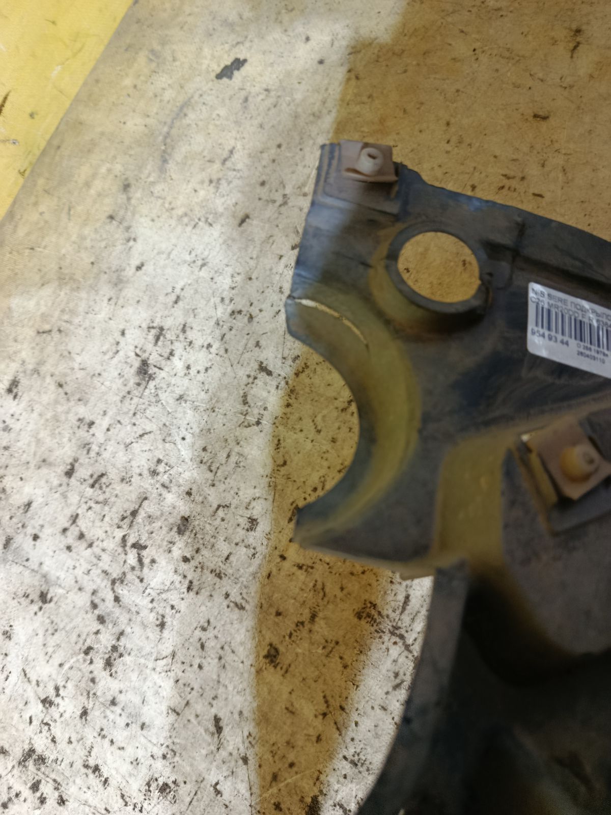 Подкрылок 63840-1VA0A на Nissan Serena C26 MR20DD Фото 4