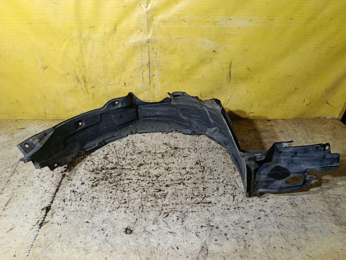 Подкрылок 53876-28251 на Toyota Voxy ZRR70G 3ZR-FAE Фото 1