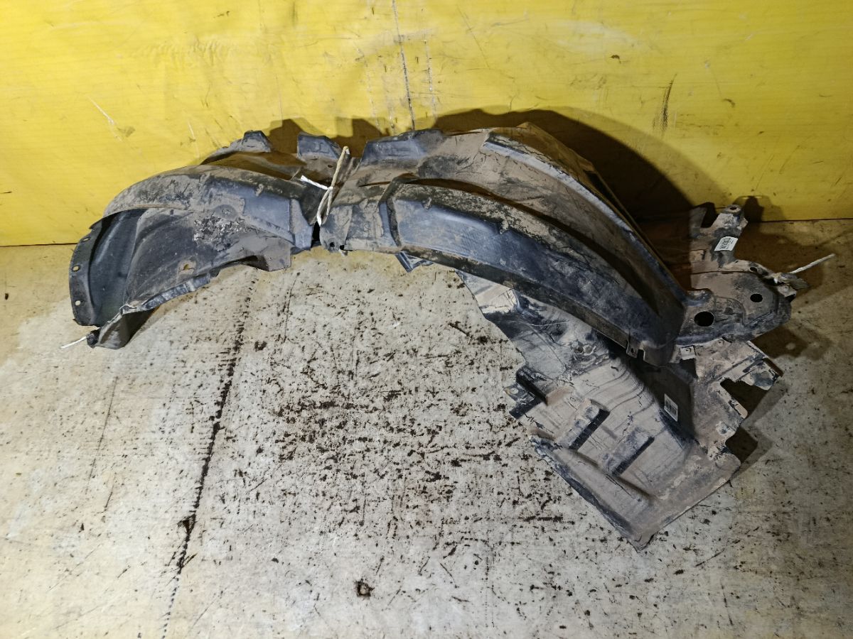 Подкрылок 63843-3VA0A на Nissan Note E12 HR12DDR Фото 1