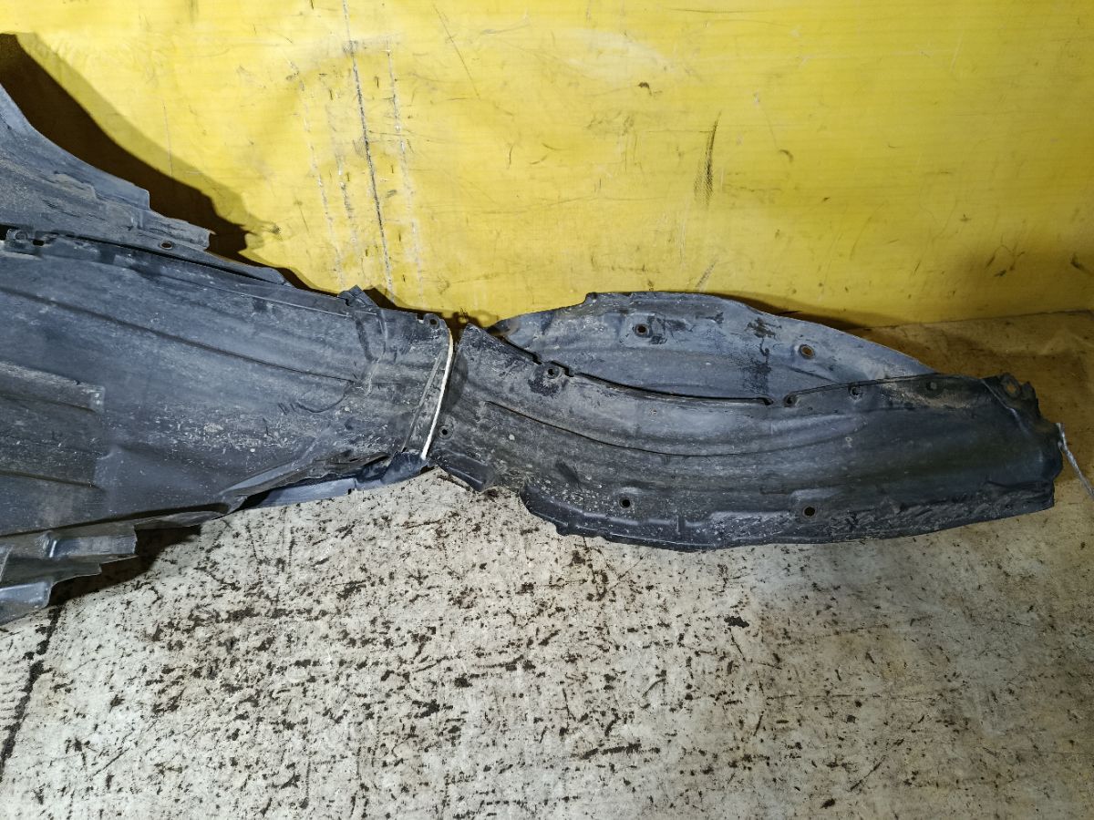 Подкрылок 63843-3VA0A на Nissan Note E12 HR12DDR Фото 4