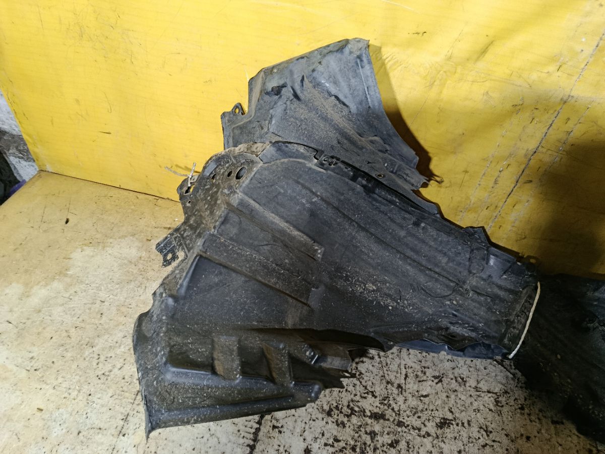 Подкрылок 63843-3VA0A на Nissan Note E12 HR12DDR Фото 5