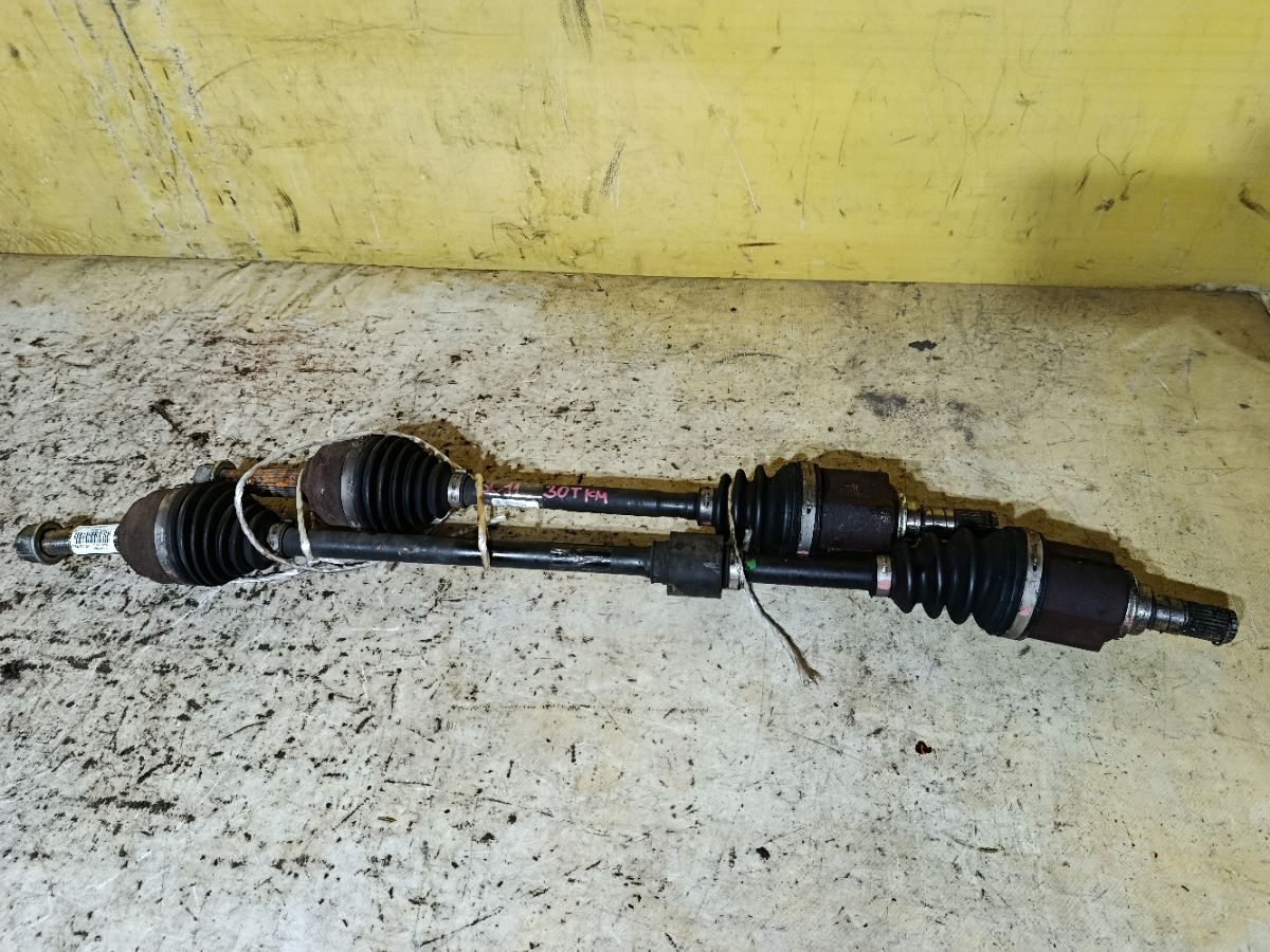 Привод на Nissan Tiida Latio SC11 HR15DE Фото 1