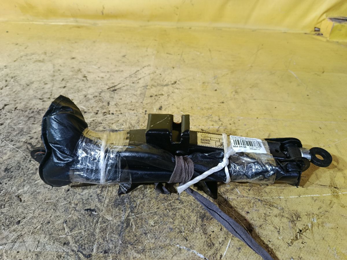 Домкрат на Mazda Demio DY3W Фото 1