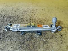 Домкрат на Nissan Ad Van VY12