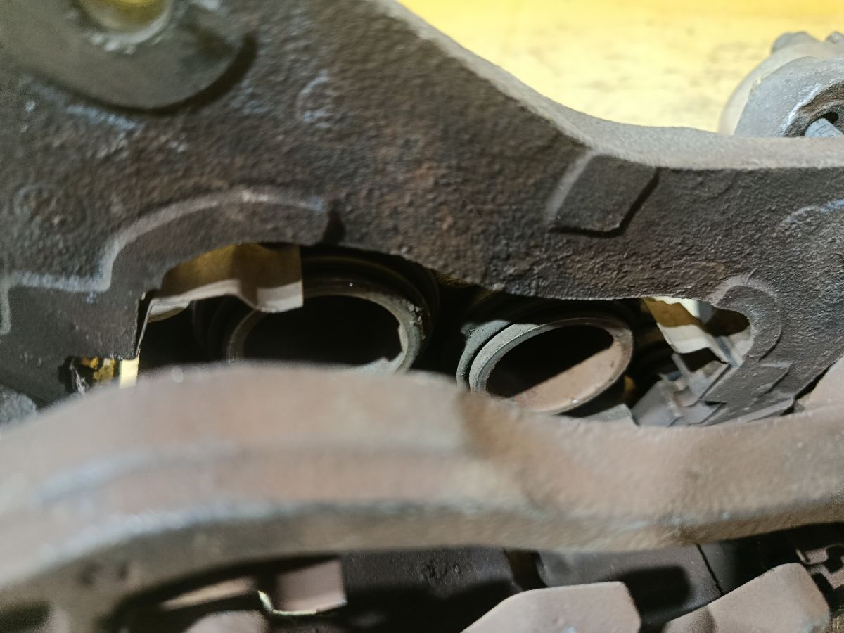 Суппорт на Subaru Legacy BM9 EJ255 Фото 3