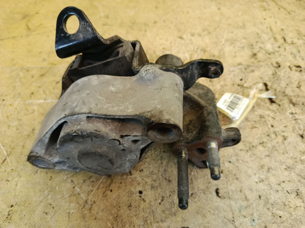 Подушка двигателя на Toyota Prius NHW20 1NZ-FXE Фото 1