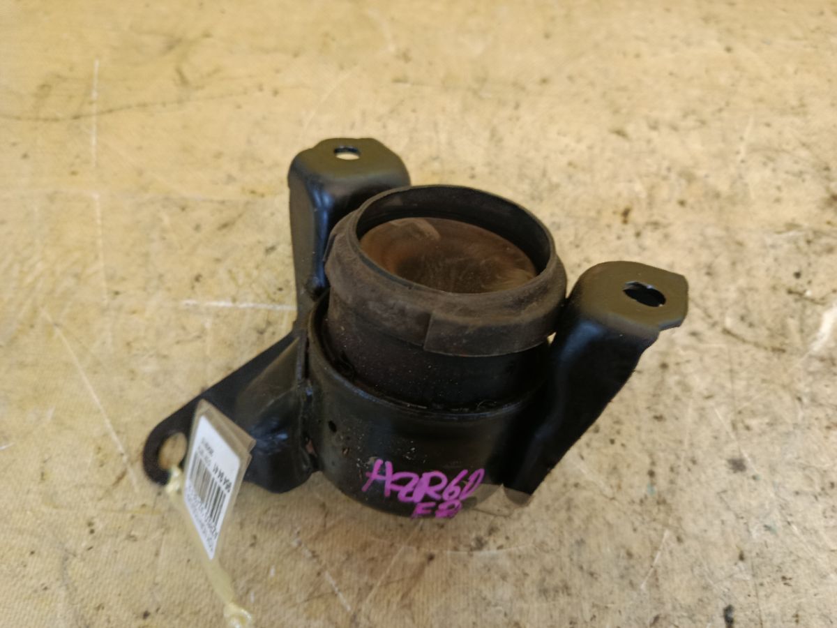 Подушка двигателя на Toyota Noah AZR60G 1AZ-FSE Фото 1
