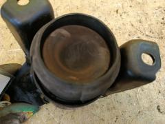 Подушка двигателя на Toyota Noah AZR60G 1AZ-FSE Фото 2
