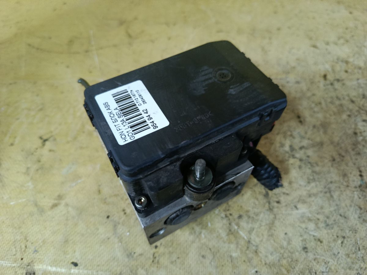 Блок ABS на Honda Fit GD1 L13A Фото 1