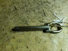 Крюк буксировочный на Mazda Axela BL5FW