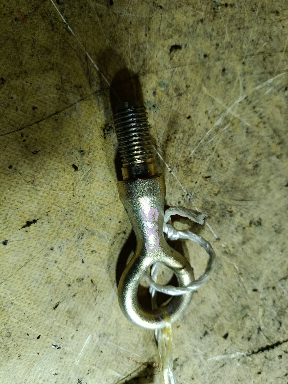 Крюк буксировочный на Mazda Cx-5 KE2AW Фото 1