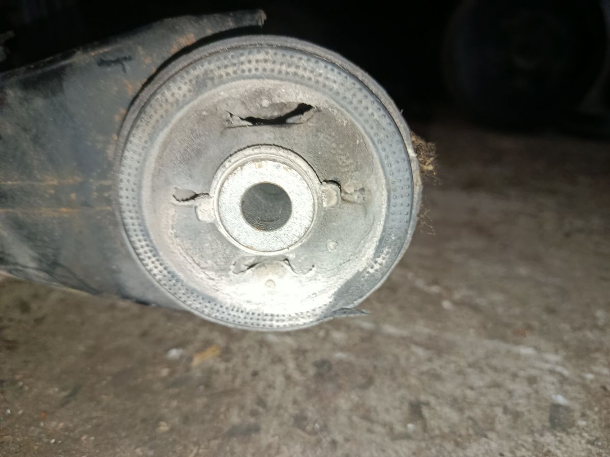 Балка подвески на Nissan Latio N17 HR15DE Фото 4