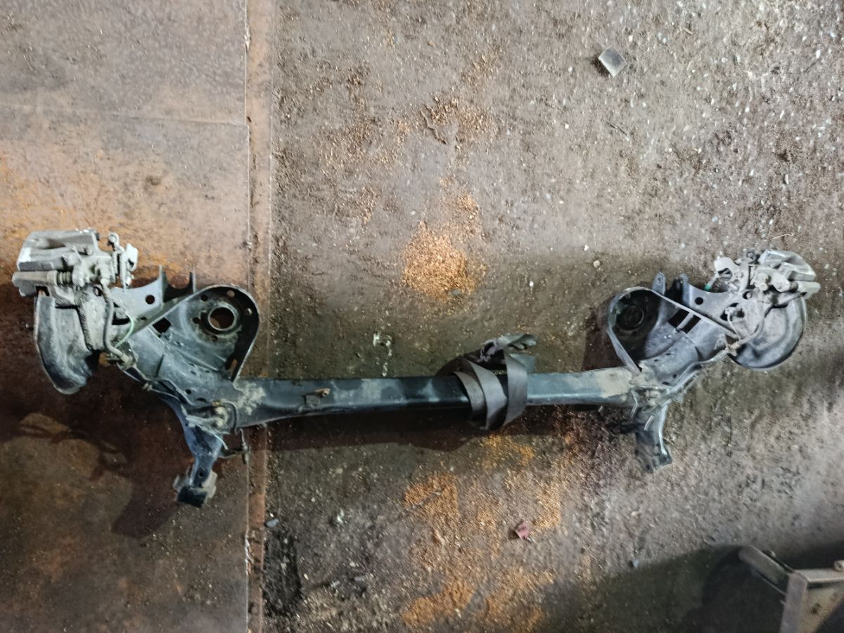 Балка подвески на Toyota Prius ZVW30 2ZR-FXE Фото 1