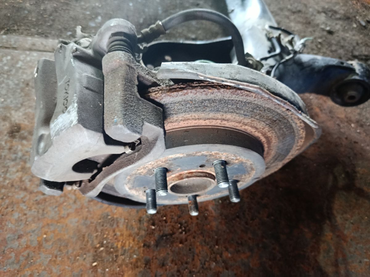 Балка подвески на Toyota Prius ZVW30 2ZR-FXE Фото 2