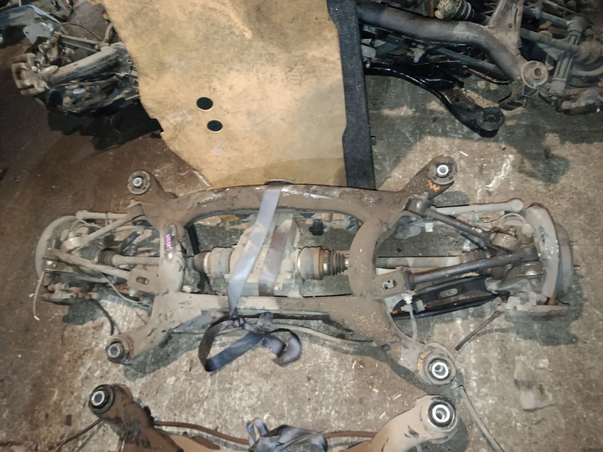 Балка подвески на Toyota Crown GRS200 4GR-FSE Фото 1