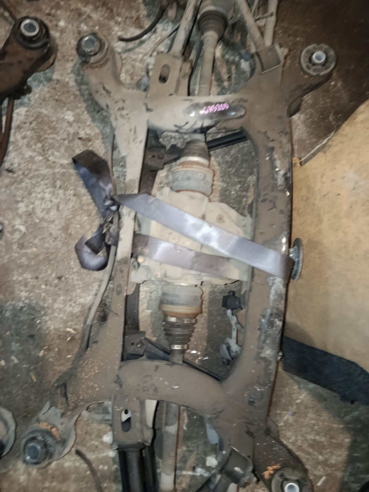 Балка подвески на Toyota Crown GRS200 4GR-FSE Фото 3