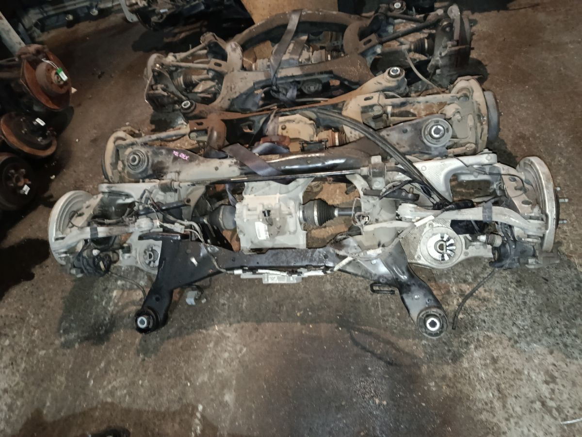 Балка подвески GX73-4A213-FD на Jaguar Xe X760 Фото 1