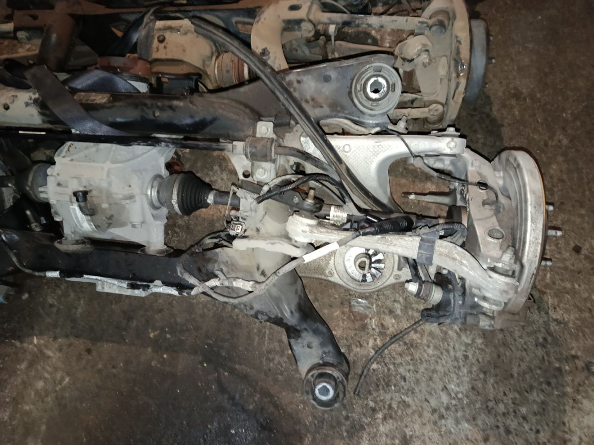 Балка подвески GX73-4A213-FD на Jaguar Xe X760 Фото 2