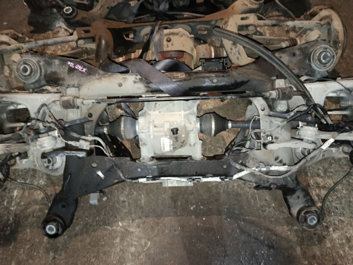 Балка подвески GX73-4A213-FD на Jaguar Xe X760 Фото 3