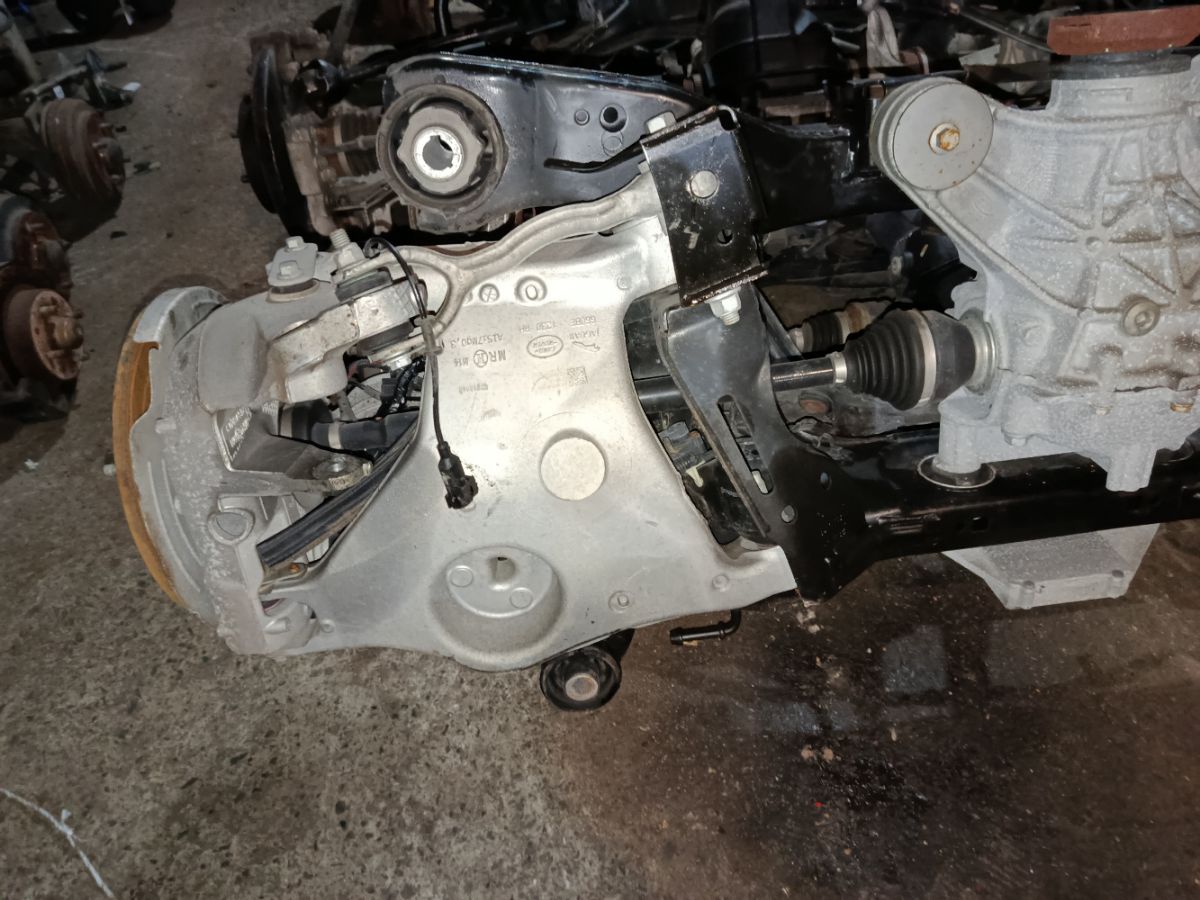 Балка подвески GX73-4A213-FD на Jaguar Xe X760 Фото 8