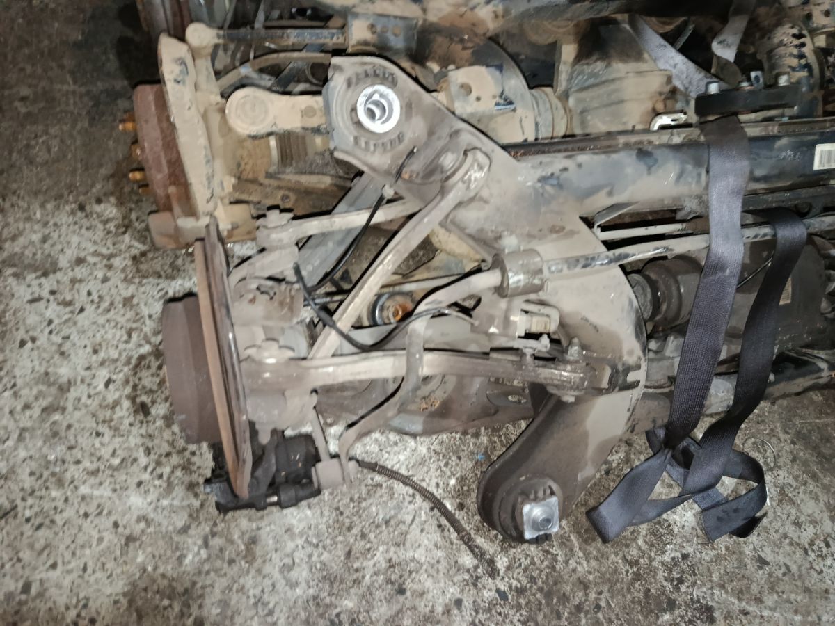 Балка подвески A2043500504 на Mercedes-Benz C-Class Station Wagon S204.252 272.921 Фото 2