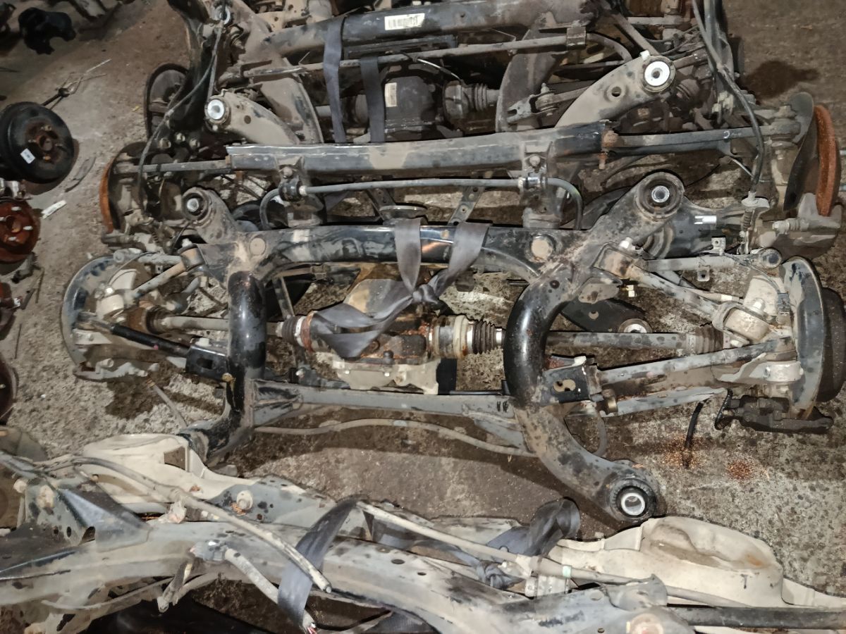 Балка подвески на Toyota Mark X GRX120 4GR-FSE Фото 1