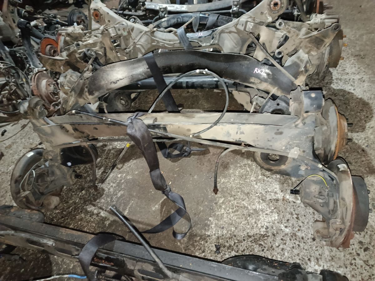 Балка подвески на Toyota Noah ZRR70G 3ZR-FAE Фото 1