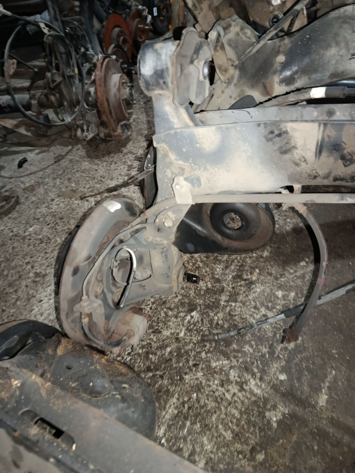 Балка подвески на Toyota Noah ZRR70G 3ZR-FAE Фото 4