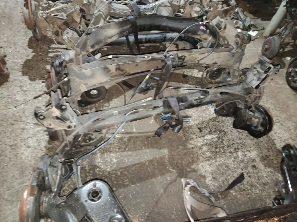 Балка подвески на Nissan Tiida Latio SC11 HR15DE Фото 1