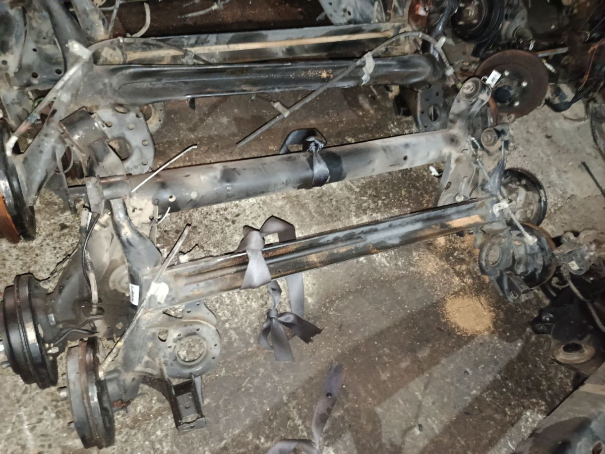 Балка подвески на Daihatsu Move LA150S KF-VE Фото 5