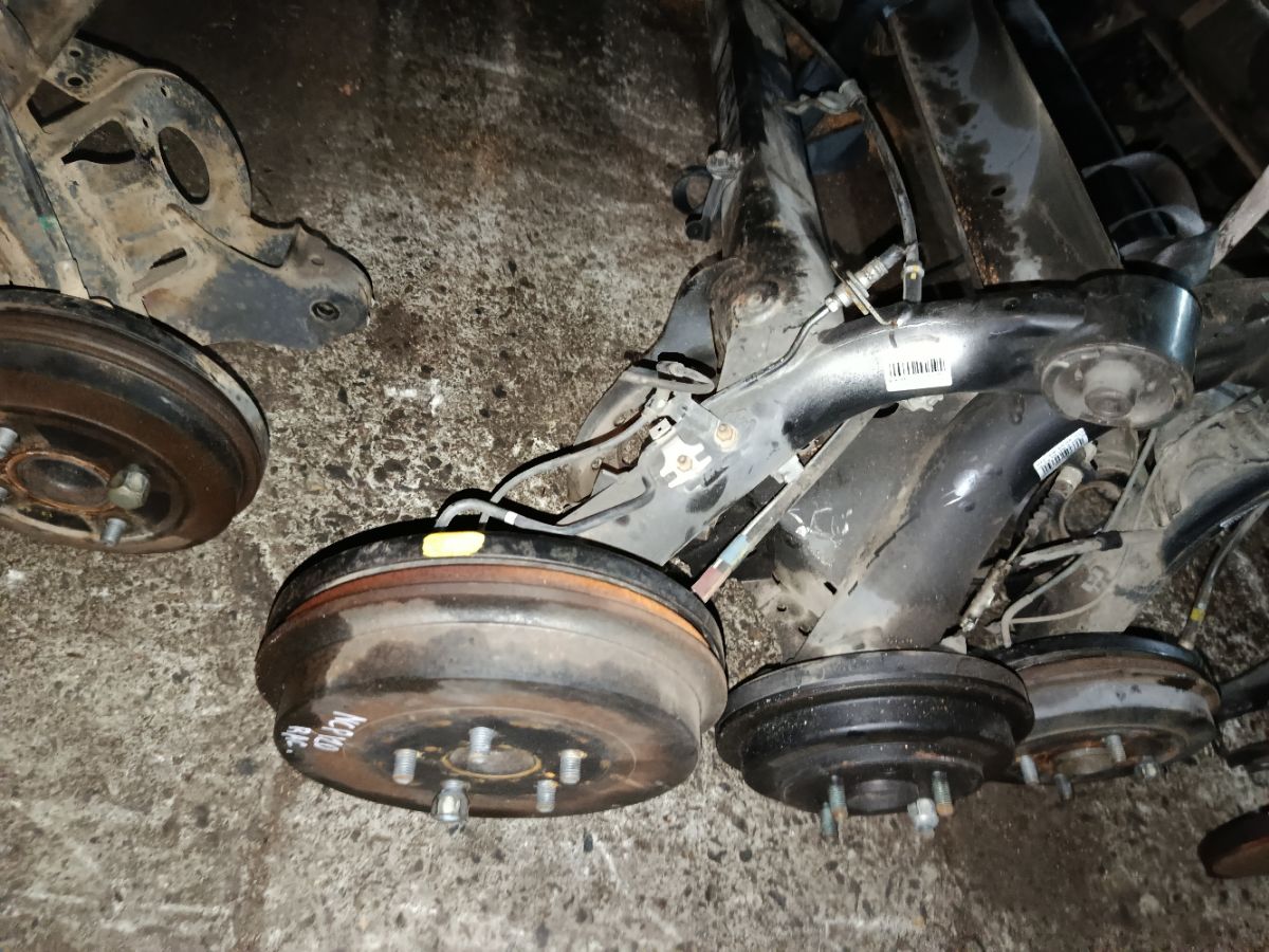 Балка подвески на Toyota Ractis NCP120 1NZ-FE Фото 5