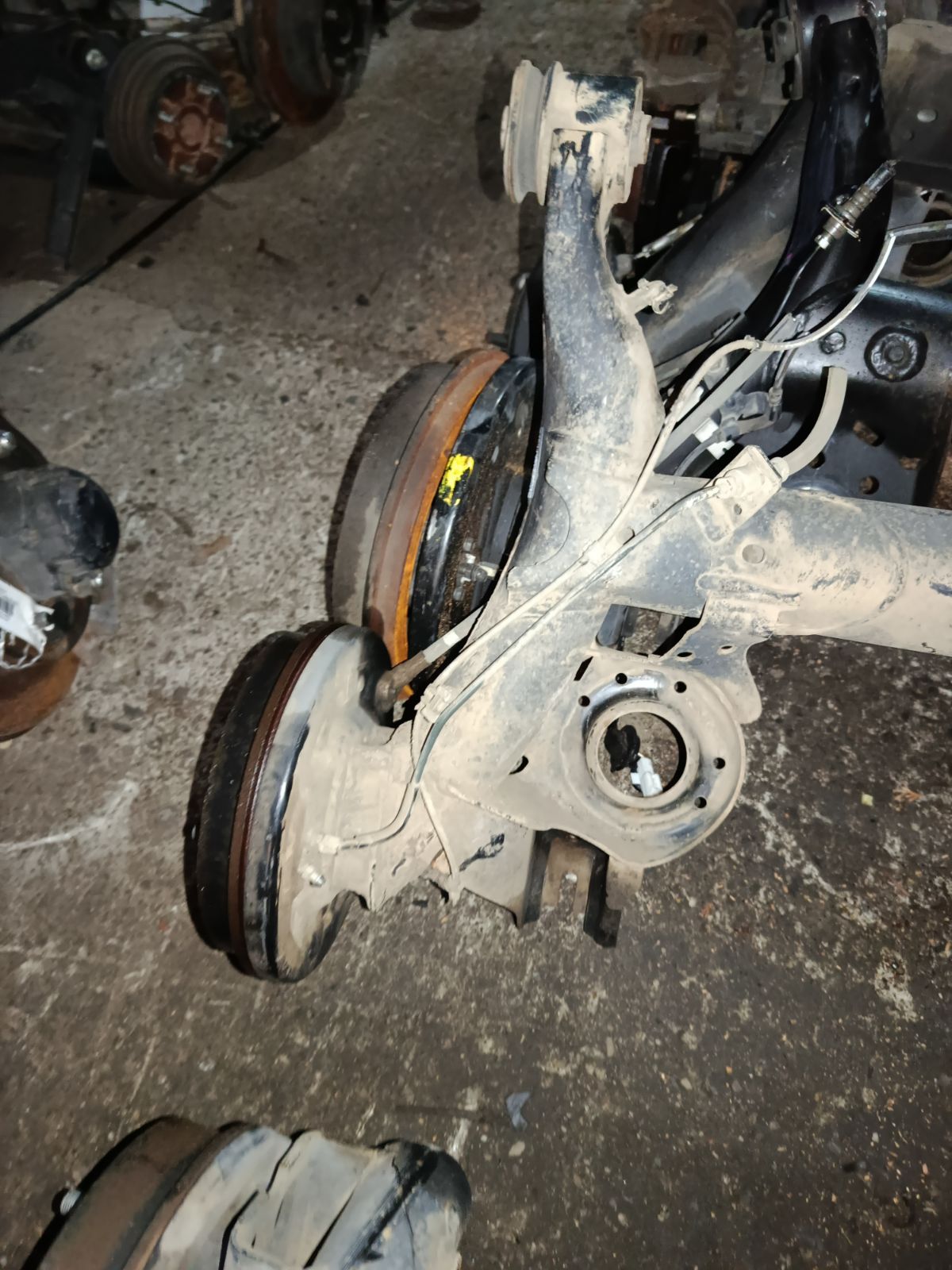 Балка подвески на Daihatsu Move LA100S KF-VE Фото 4