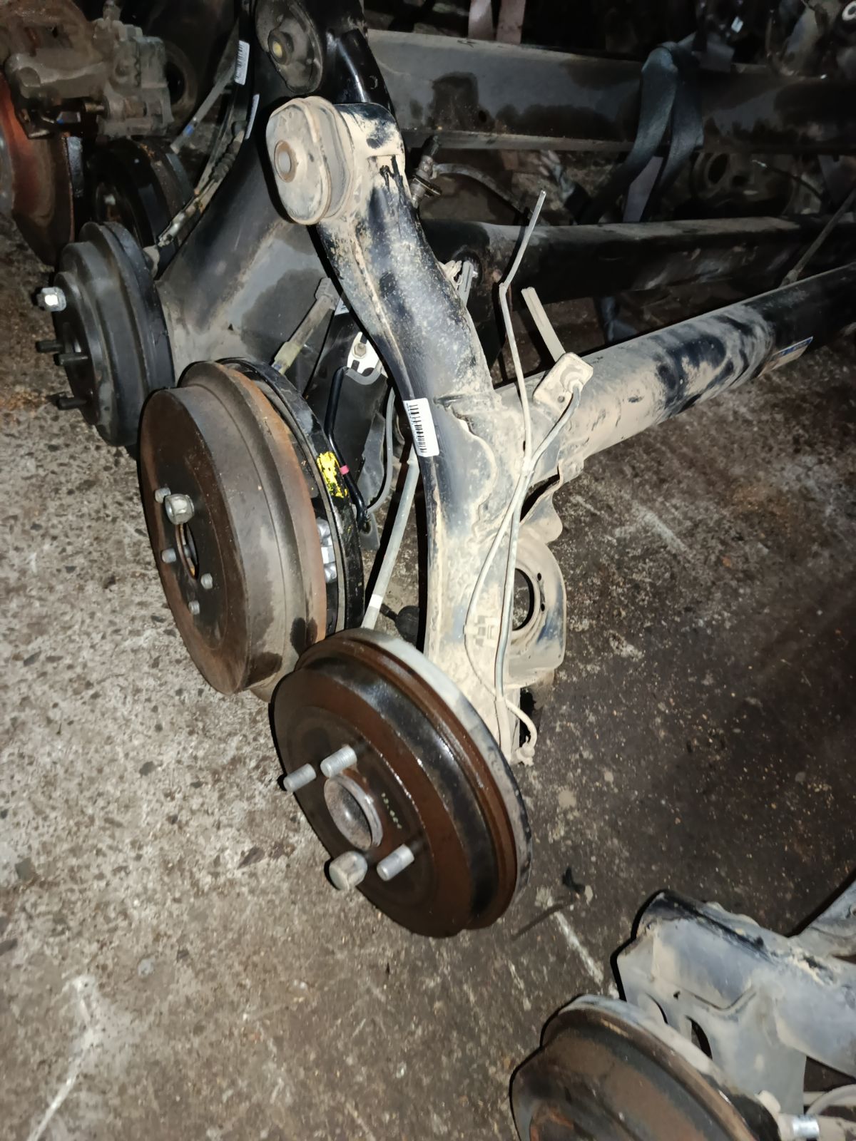 Балка подвески на Daihatsu Move LA100S KF-VE Фото 5