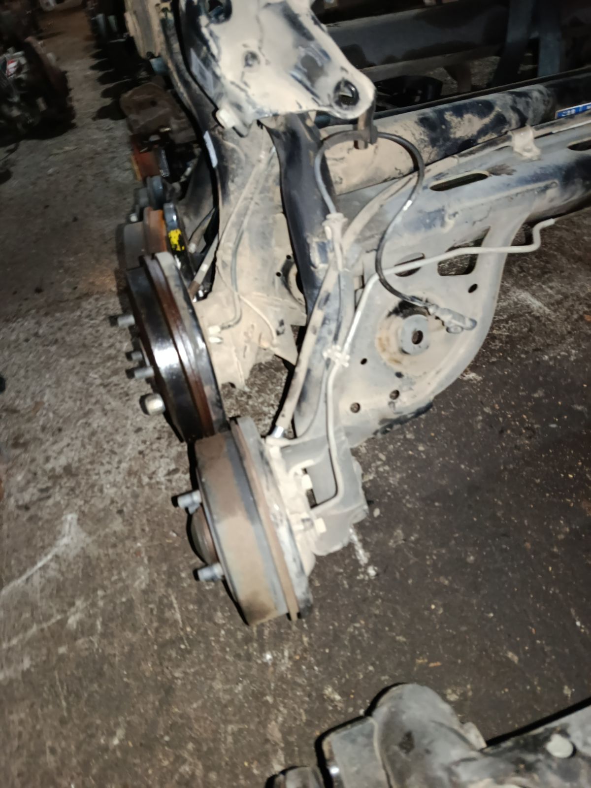 Балка подвески на Nissan Note E11 HR15DE Фото 2