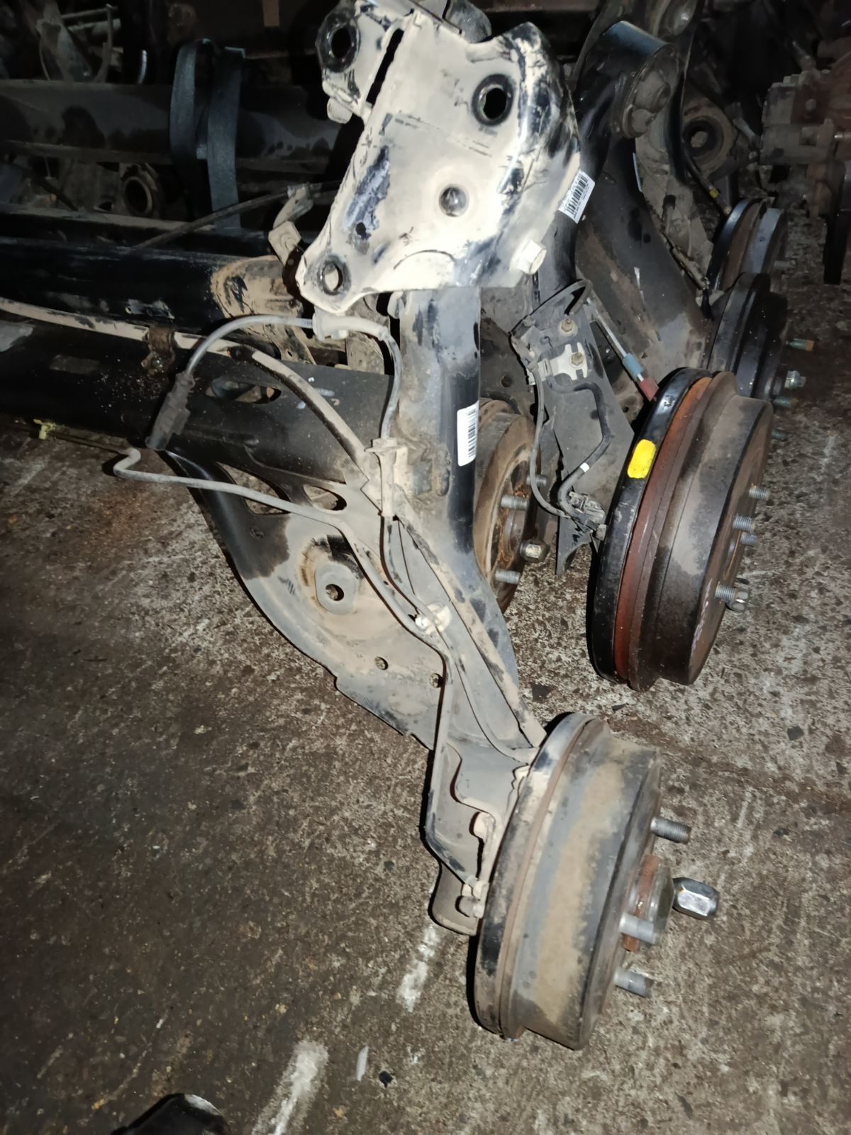 Балка подвески на Nissan Note E11 HR15DE Фото 4