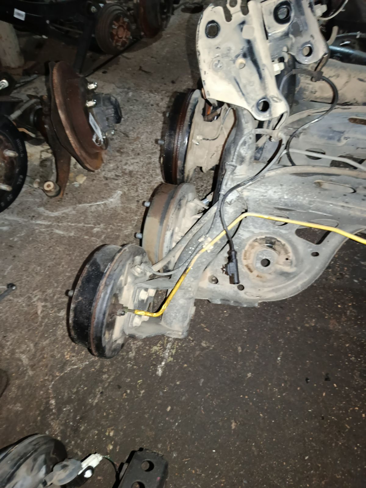 Балка подвески на Nissan Note E11 HR15DE Фото 4